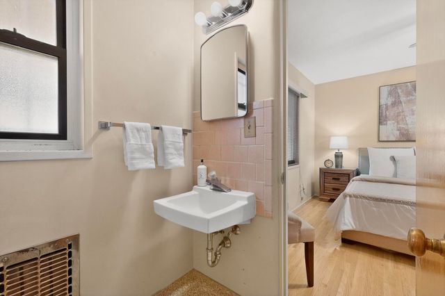 821 Madison Street NE, Albuquerque, NM 87110