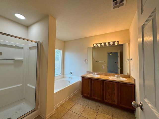 172 Spruce DR, Kyle, TX 78640