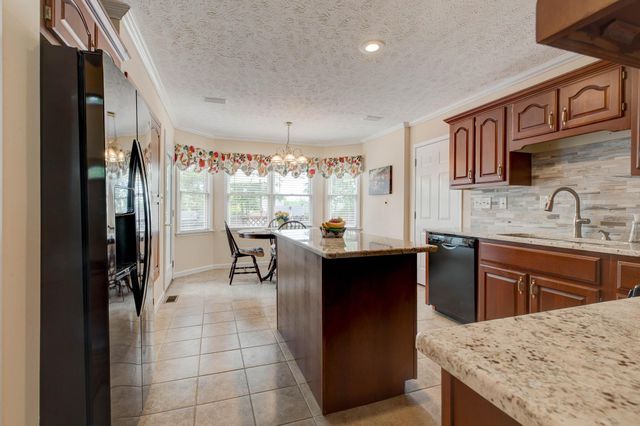 182 Chardonnay Court, Winchester, KY 40392