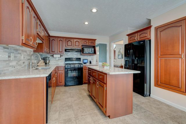 182 Chardonnay Court, Winchester, KY 40392