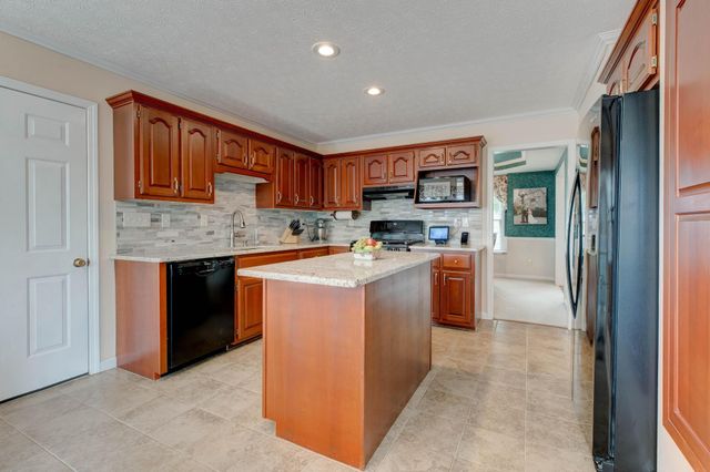 182 Chardonnay Court, Winchester, KY 40392