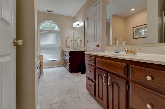 182 Chardonnay Court, Winchester, KY 40392