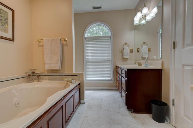 182 Chardonnay Court, Winchester, KY 40392