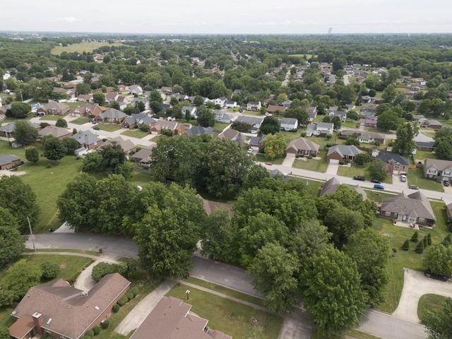 182 Chardonnay Court, Winchester, KY 40392