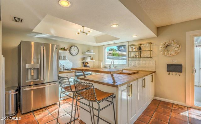 8520 E MONTEBELLO Avenue, Scottsdale, AZ 85250