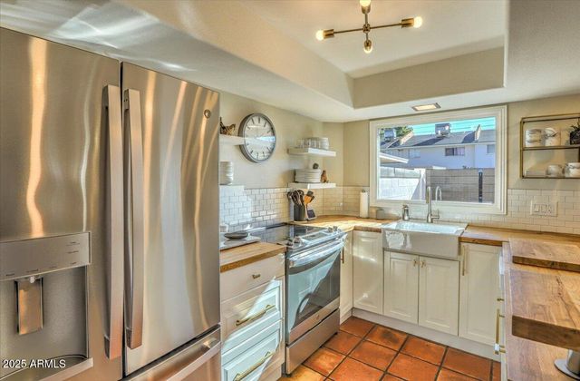 8520 E MONTEBELLO Avenue, Scottsdale, AZ 85250