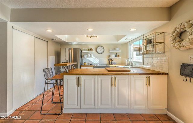 8520 E MONTEBELLO Avenue, Scottsdale, AZ 85250