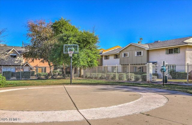 8520 E MONTEBELLO Avenue, Scottsdale, AZ 85250