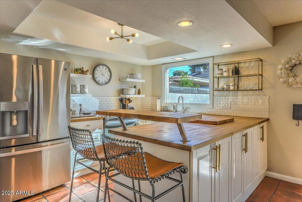 8520 E MONTEBELLO Avenue, Scottsdale, AZ 85250