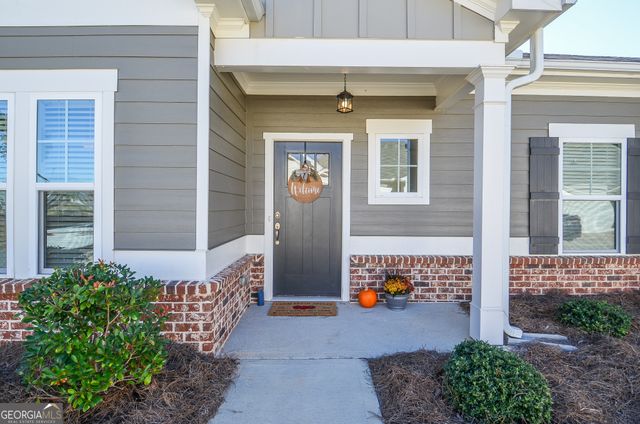 2562 Rathburn Circle, Loganville, GA 30052