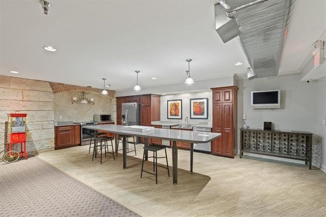 612 Central Street 304, Kansas City, MO 64105