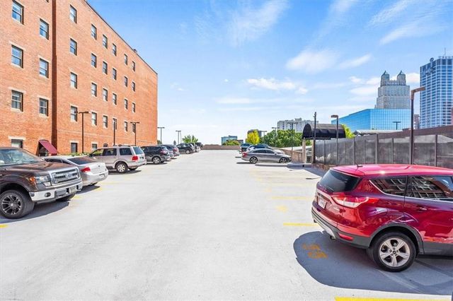 612 Central Street 304, Kansas City, MO 64105