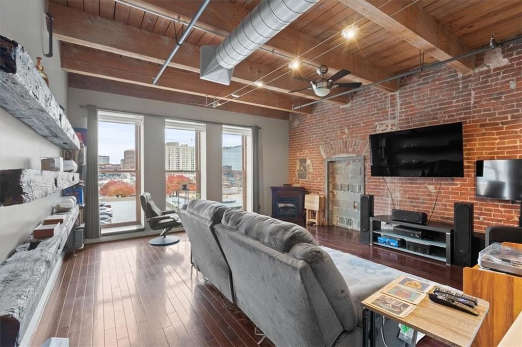 612 Central Street 304, Kansas City, MO 64105