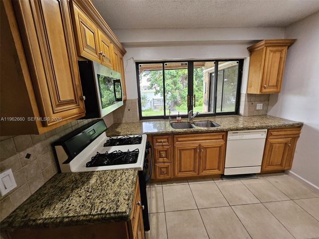 3941 NW 115th Ter, Sunrise, FL 33323