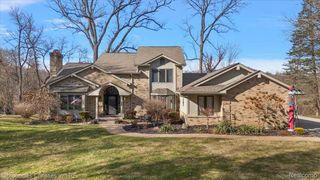 5160 Old Mill Road, Oakland Charter Township, MI 48306