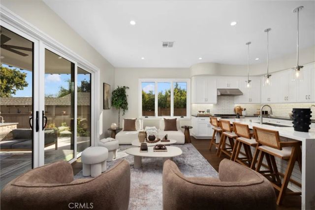 230 N Sunnyside Avenue, Sierra Madre, CA 91024