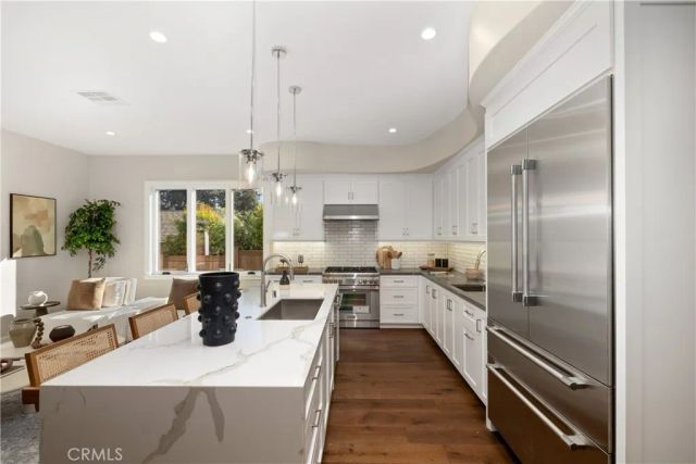230 N Sunnyside Avenue, Sierra Madre, CA 91024