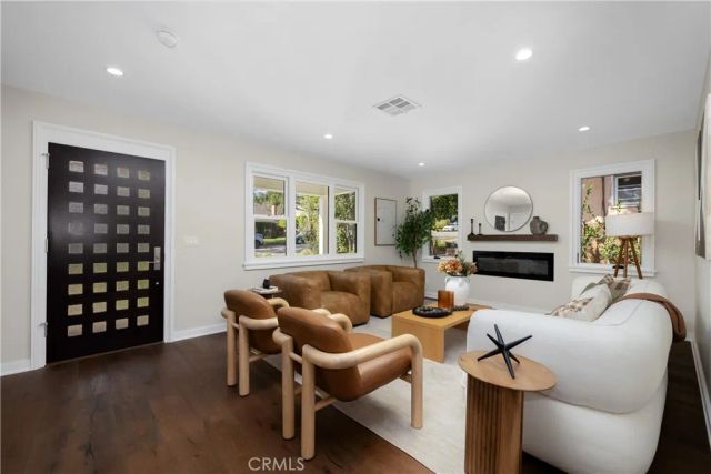 230 N Sunnyside Avenue, Sierra Madre, CA 91024