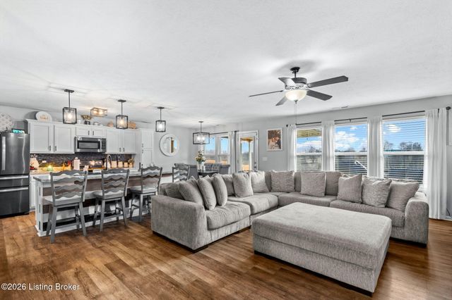 219 Magnolia Dr, Shepherdsville, KY 40165