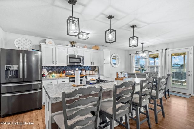 219 Magnolia Dr, Shepherdsville, KY 40165