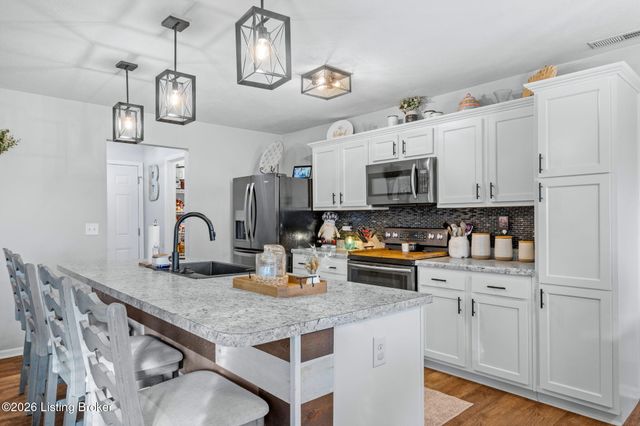 219 Magnolia Dr, Shepherdsville, KY 40165