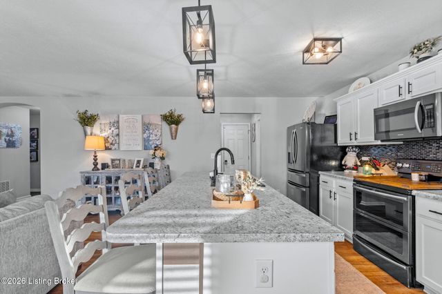 219 Magnolia Dr, Shepherdsville, KY 40165