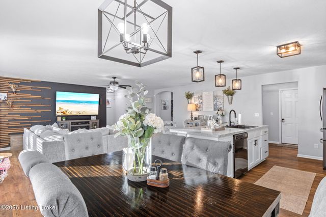 219 Magnolia Dr, Shepherdsville, KY 40165