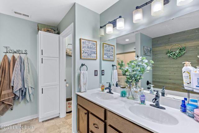 219 Magnolia Dr, Shepherdsville, KY 40165