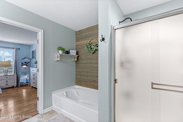 219 Magnolia Dr, Shepherdsville, KY 40165