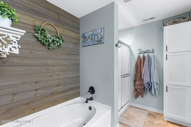 219 Magnolia Dr, Shepherdsville, KY 40165