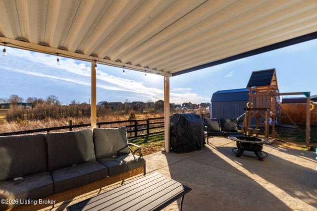 219 Magnolia Dr, Shepherdsville, KY 40165