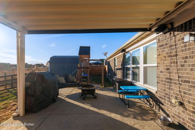 219 Magnolia Dr, Shepherdsville, KY 40165