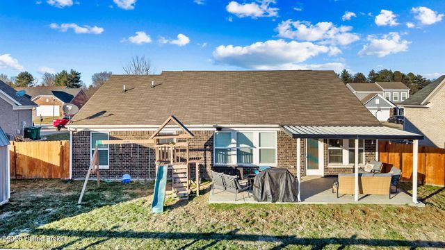 219 Magnolia Dr, Shepherdsville, KY 40165