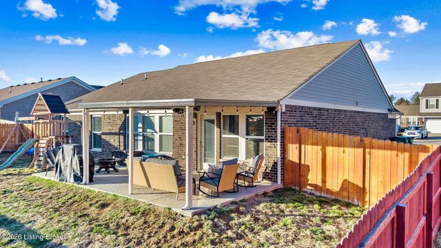 219 Magnolia Dr, Shepherdsville, KY 40165