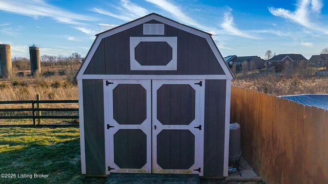 219 Magnolia Dr, Shepherdsville, KY 40165