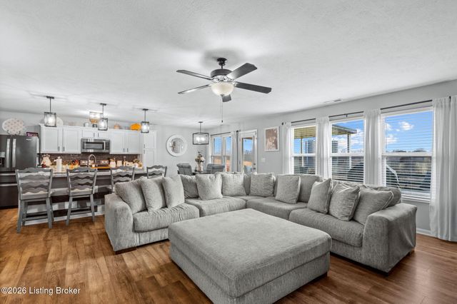 219 Magnolia Dr, Shepherdsville, KY 40165