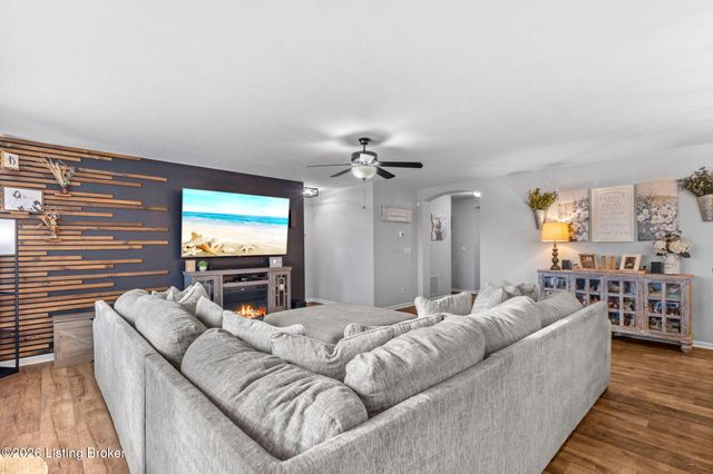 219 Magnolia Dr, Shepherdsville, KY 40165