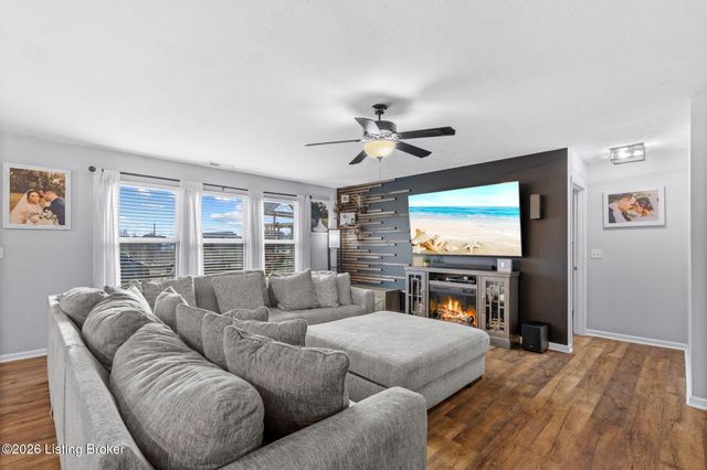 219 Magnolia Dr, Shepherdsville, KY 40165