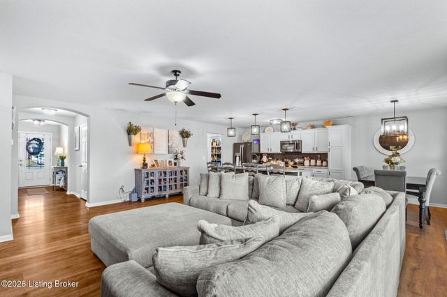 219 Magnolia Dr, Shepherdsville, KY 40165