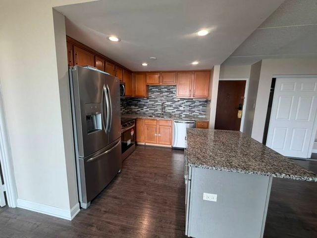 2005 S Finley Road 1008, Lombard, IL 60148