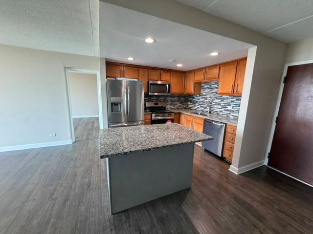 2005 S Finley Road 1008, Lombard, IL 60148