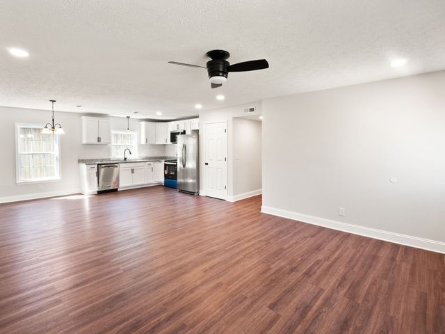 1401 Barberry Pl, Hopkinsville, KY 42240