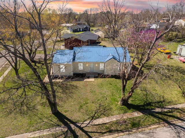 1401 Barberry Pl, Hopkinsville, KY 42240