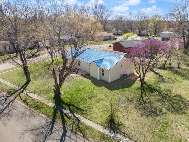 1401 Barberry Pl, Hopkinsville, KY 42240