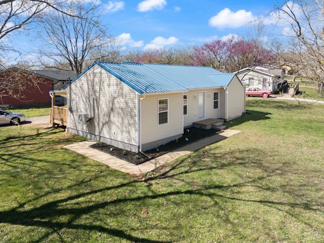 1401 Barberry Pl, Hopkinsville, KY 42240