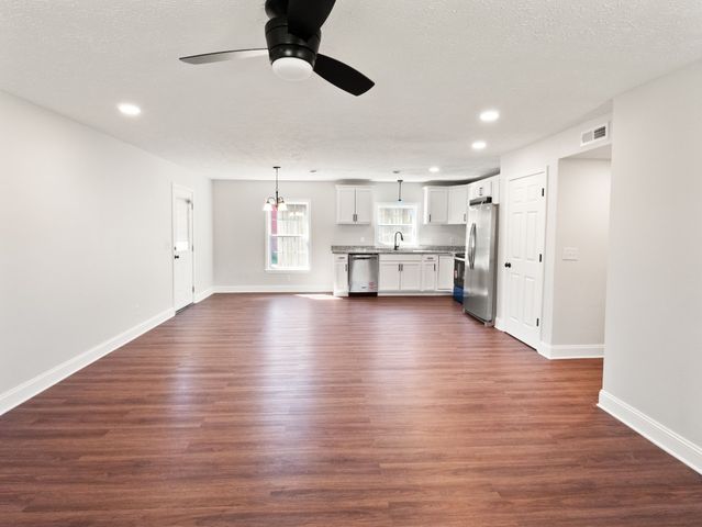 1401 Barberry Pl, Hopkinsville, KY 42240