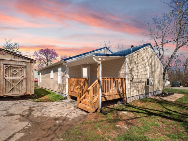 1401 Barberry Pl, Hopkinsville, KY 42240