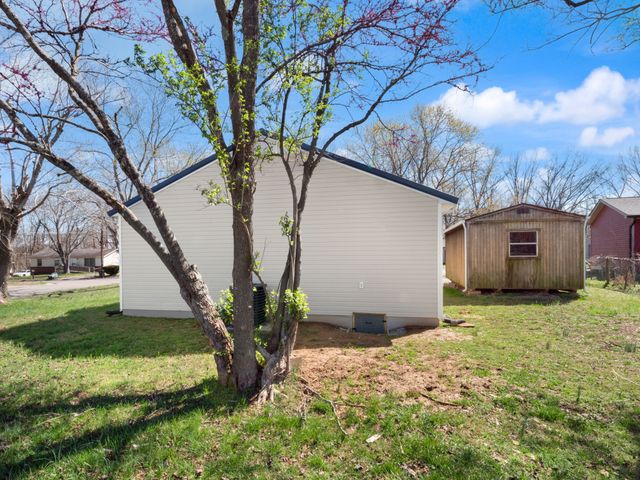 1401 Barberry Pl, Hopkinsville, KY 42240