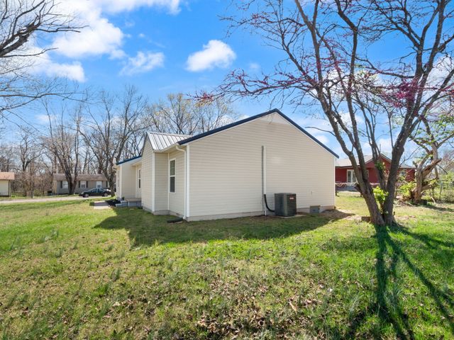 1401 Barberry Pl, Hopkinsville, KY 42240