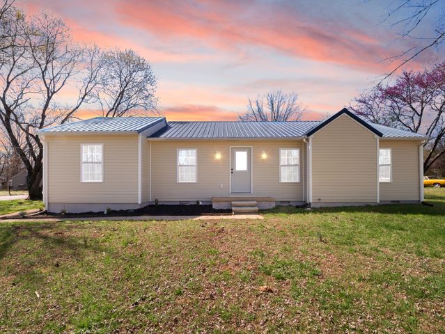 1401 Barberry Pl, Hopkinsville, KY 42240